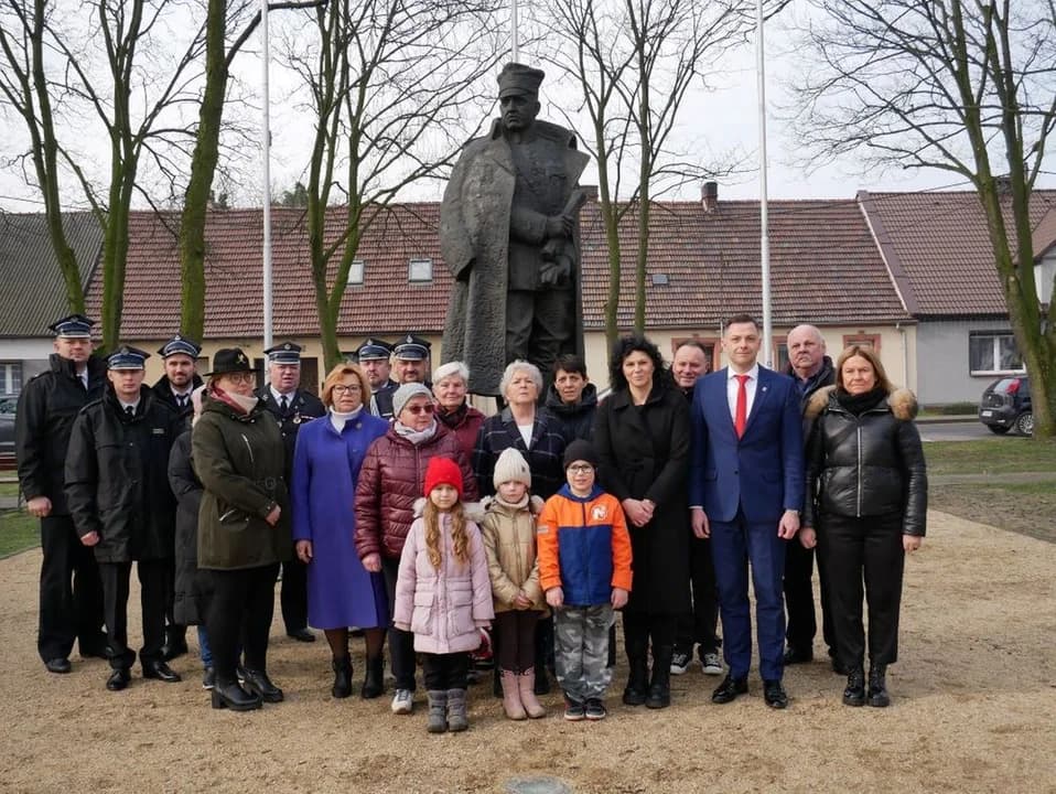 W Mieszkowie uczcili rocznicę śmierci generała Taczaka. Za nieco ponad miesiąc będą świętować 150-lecie urodzin — zdjęcie 2 z 8