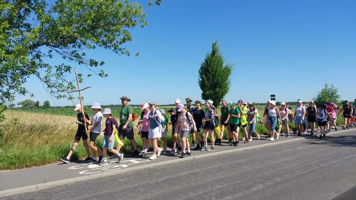 Rekordowa frekwencja na VIII Harcerskiej Pieszej Pielgrzymce do Borku Wlkp. [ZDJĘCIA] — zdjęcie 6 z 88