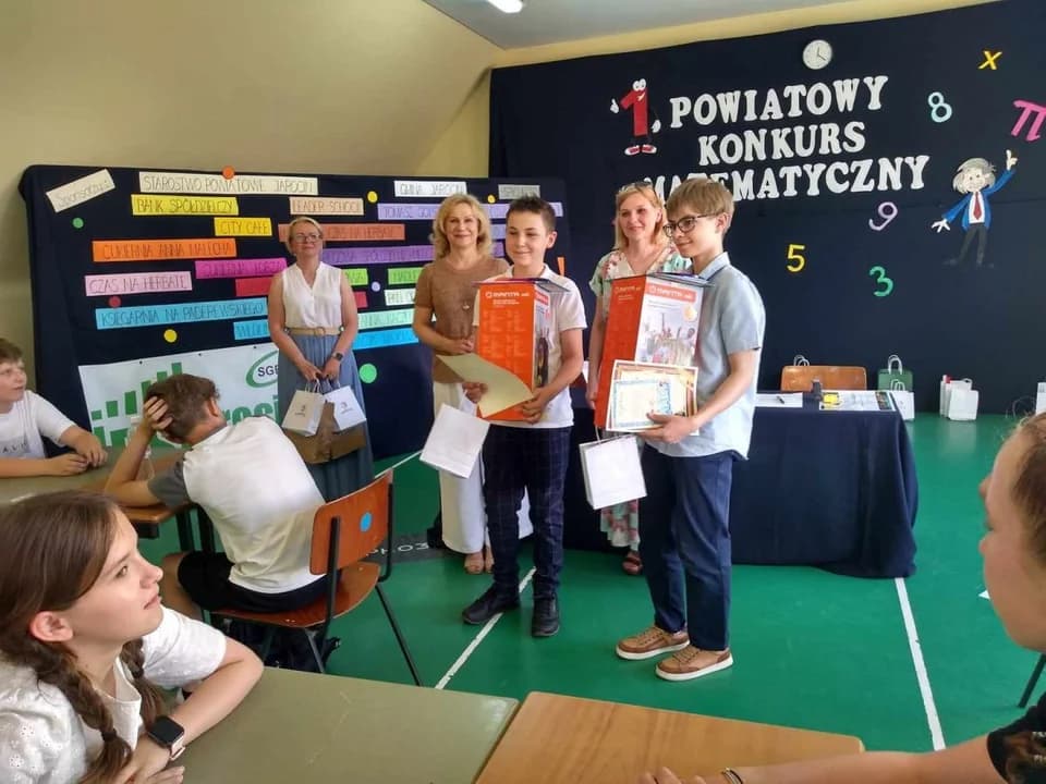 Zmagali się z historią i matematyką. Dwa konkursy powiatowe w Szkole Podstawowej nr 2 w Jarocinie