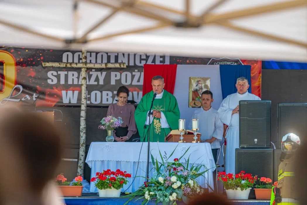 Jubileusz OSP Łobzowiec rozpoczął się mszą polową