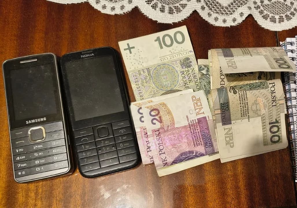 Policjanci z Poznania zatrzymali pod Jarocinem 63-letniego "odbieraka", który odebrał 57 tys. zł od starszych oszukanych mieszkańców Wielkopolski.