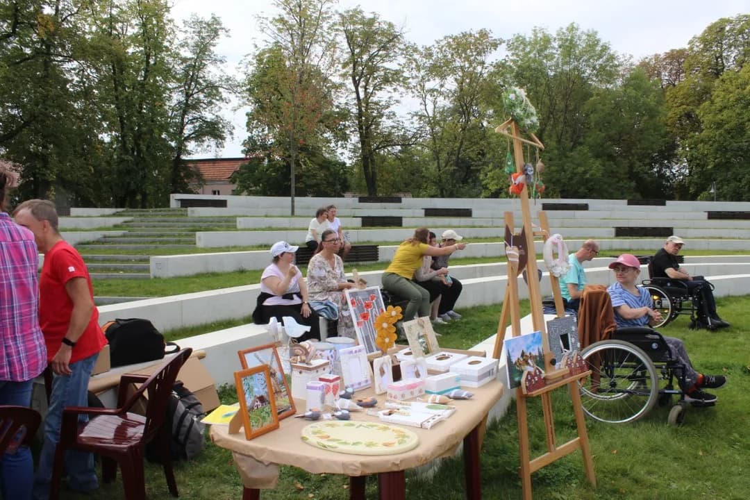 Prezentacje plastyczne w ramach XVII Przeglądu Twórczości Osób Niepełnosprawnych w Jarocinie — zdjęcie 6 z 86
