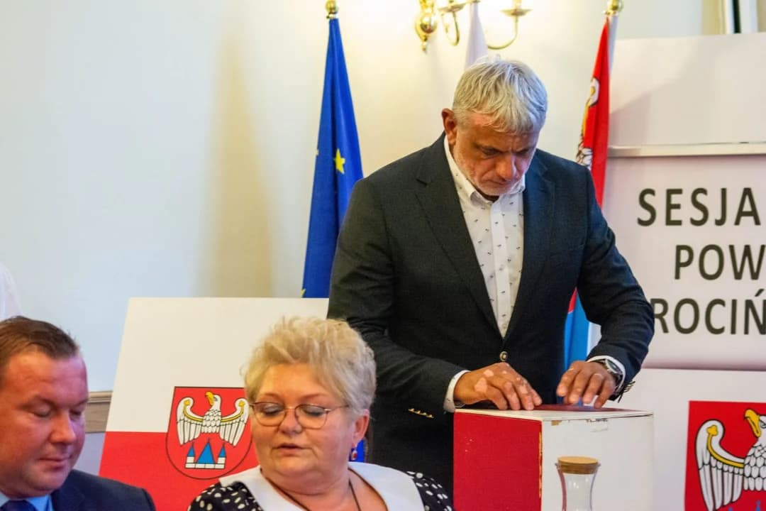 Radni określili wysokość wynagrodzenia starosty Mariusza Stoleckiego. Ile będzie zarabiał nowy szef powiatu? — zdjęcie 3 z 35