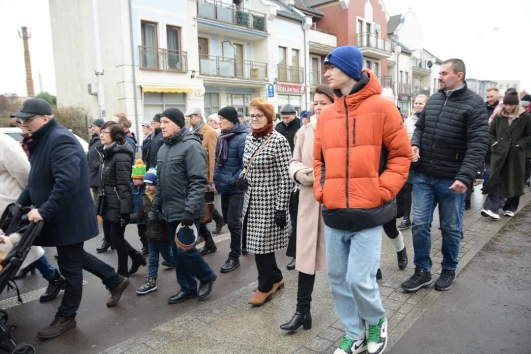 14. Jarocińskie Kolędowanie z Orszakiem Trzech Króli. Najwięcej było przedszkolaków  [ZDJĘCIA]