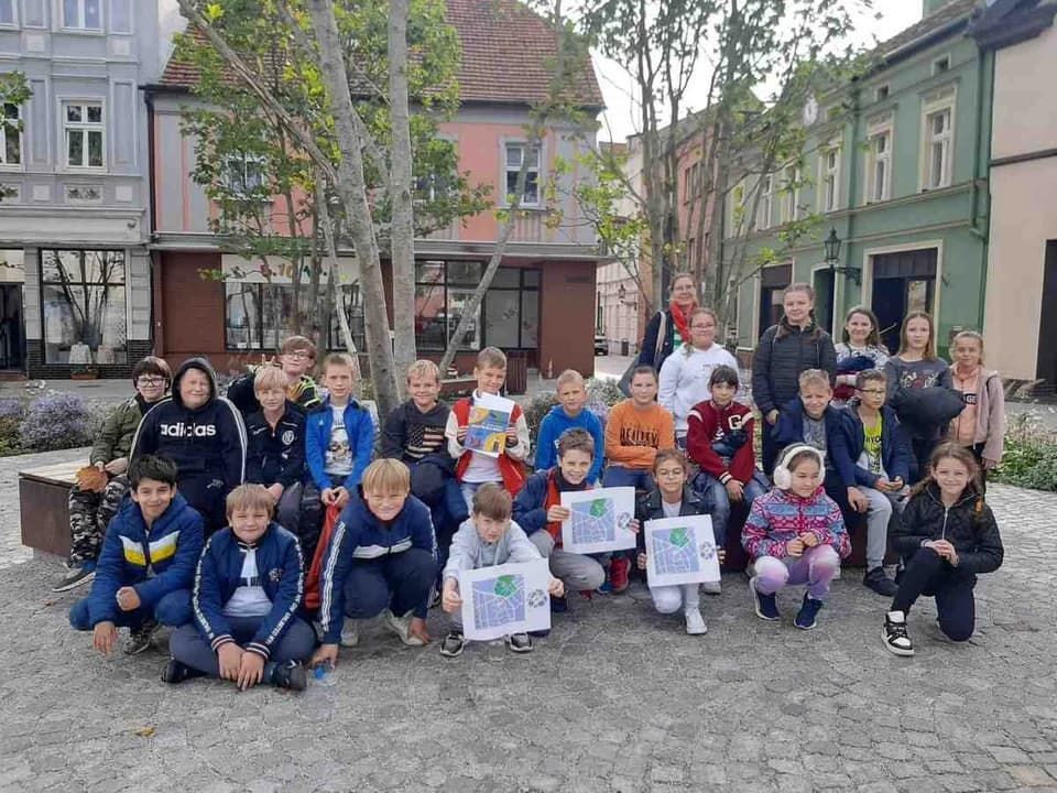 Uczniowie jarocińskiej "Dwójki" piekli ciasto i byli na wykopkach