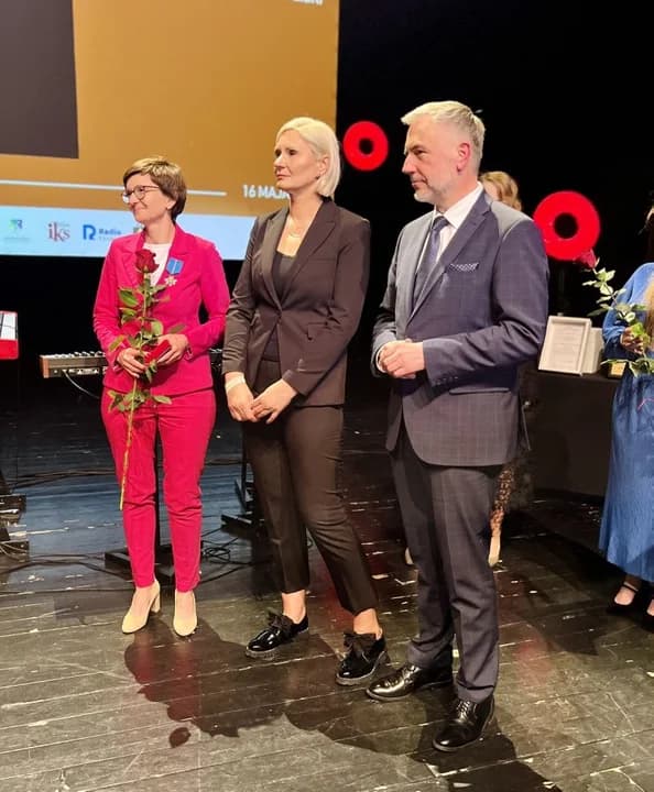 Dyrektorka biblioteki w Jarocinie, Agnieszka Borkiewicz zasłużona dla województwa wielkopolskiego — zdjęcie 3 z 4