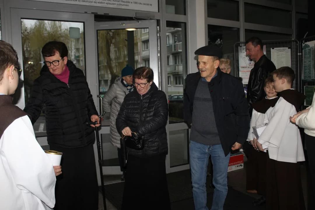 Film o o. Serafinie Niedbale miał wczoraj swoją premierę w Jarocinie — zdjęcie 4 z 50