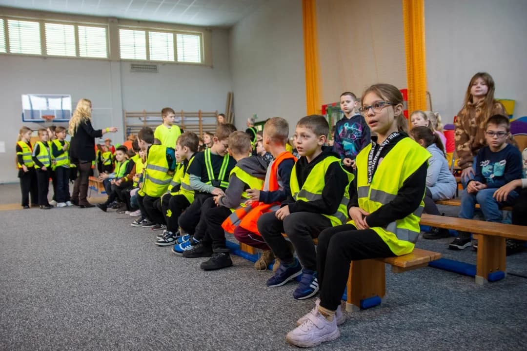 Wyjątkowy pokaz mody w SP nr 3 w Jarocinie — zdjęcie 4 z 56