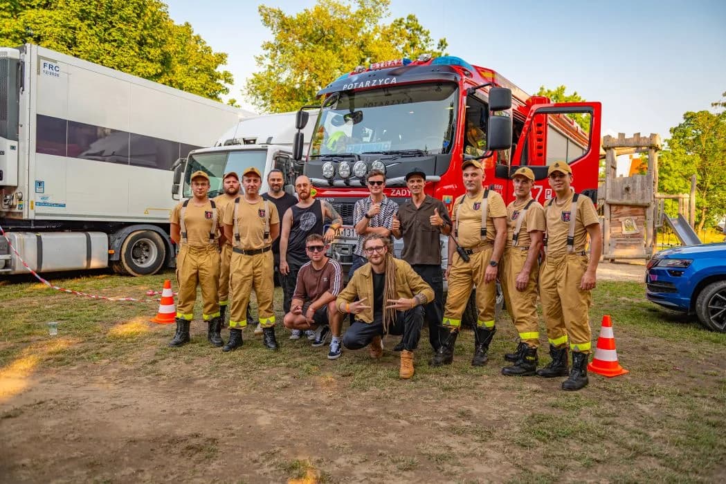 ZDJĘCIA. Tak wyglądała praca służb na Jarocin Festiwal 2026. Policja i strażacy ujawniają kulisy — zdjęcie 4 z 66