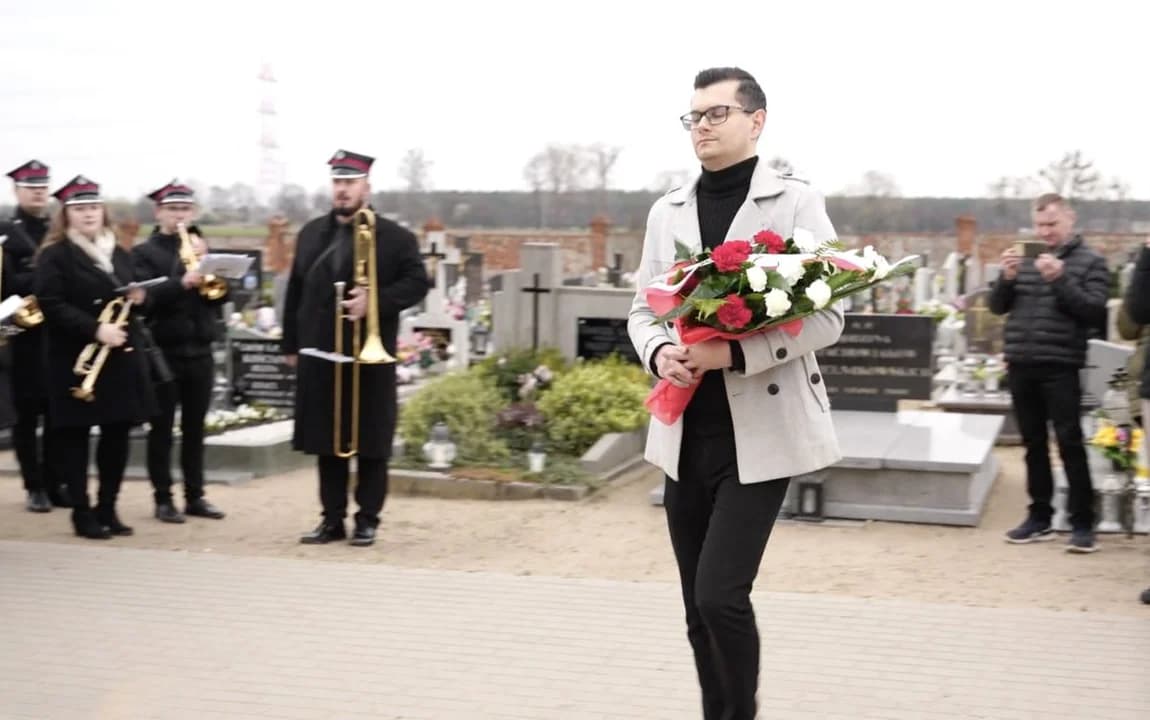 Henryk Mikołajczak z Łobza został pośmiertnie odznaczony Krzyżem Świętego Floriana. Z tej okazji odbyła się uroczystość na cmentarzu w Górze [ZDJĘCIA] — zdjęcie 6 z 20