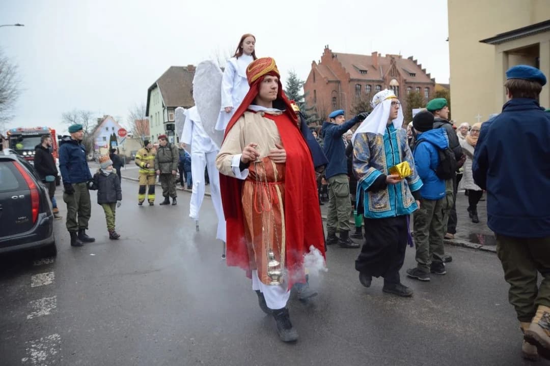 14. Jarocińskie Kolędowanie z Orszakiem Trzech Króli. Najwięcej było przedszkolaków  [ZDJĘCIA]