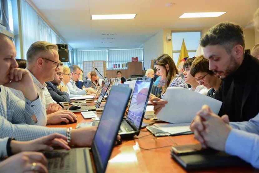 Posiedzenie Rady Miejskiej w Jarocinie. W programie podwyżki za śmieci [ZDJĘCIA]
