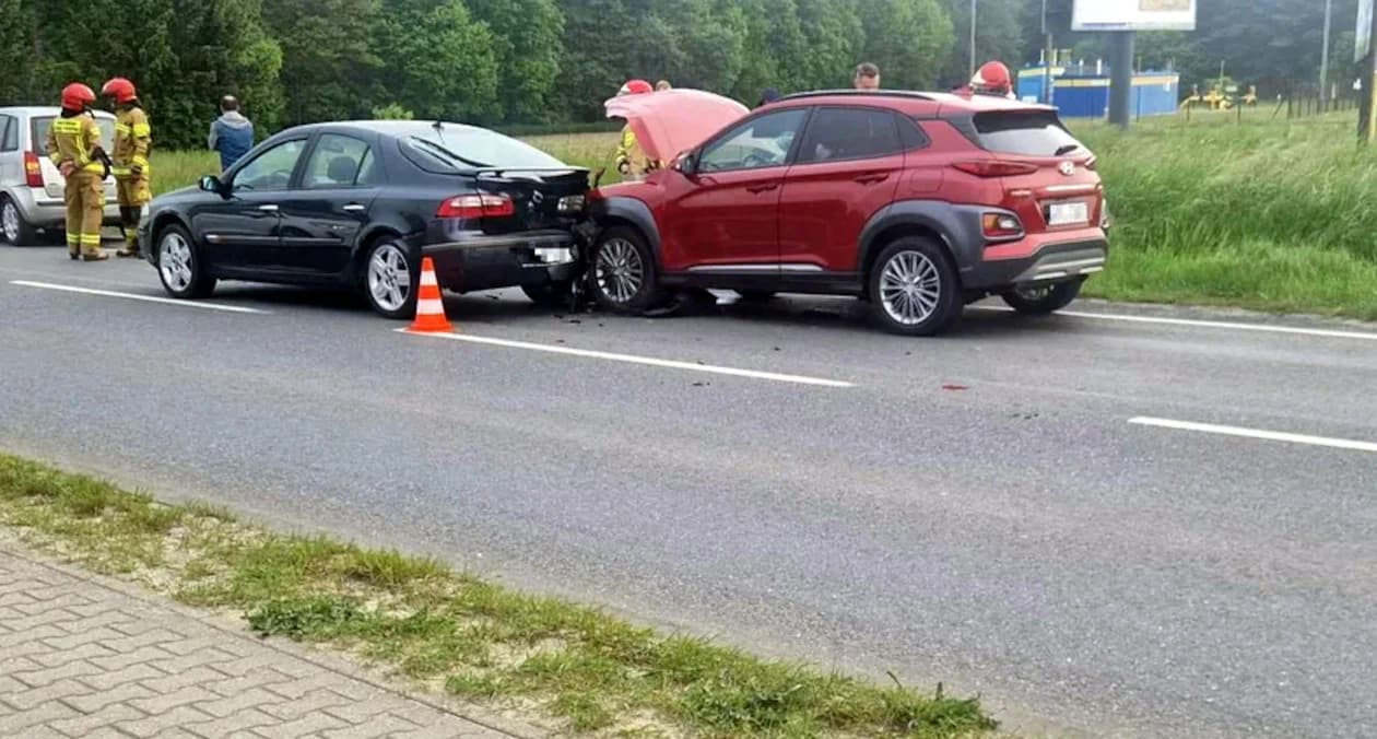Kolizja trzech pojazdów na krajowej jedenastce. Jedna osoba poszkodowana