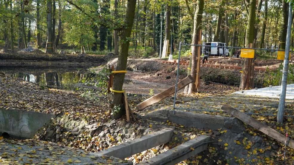 Trwa rewitalizacja parku przy ulicy Szubianki w Jarocinie. Mieszkańcom nie wszystko się podoba [ZDJĘCIA]