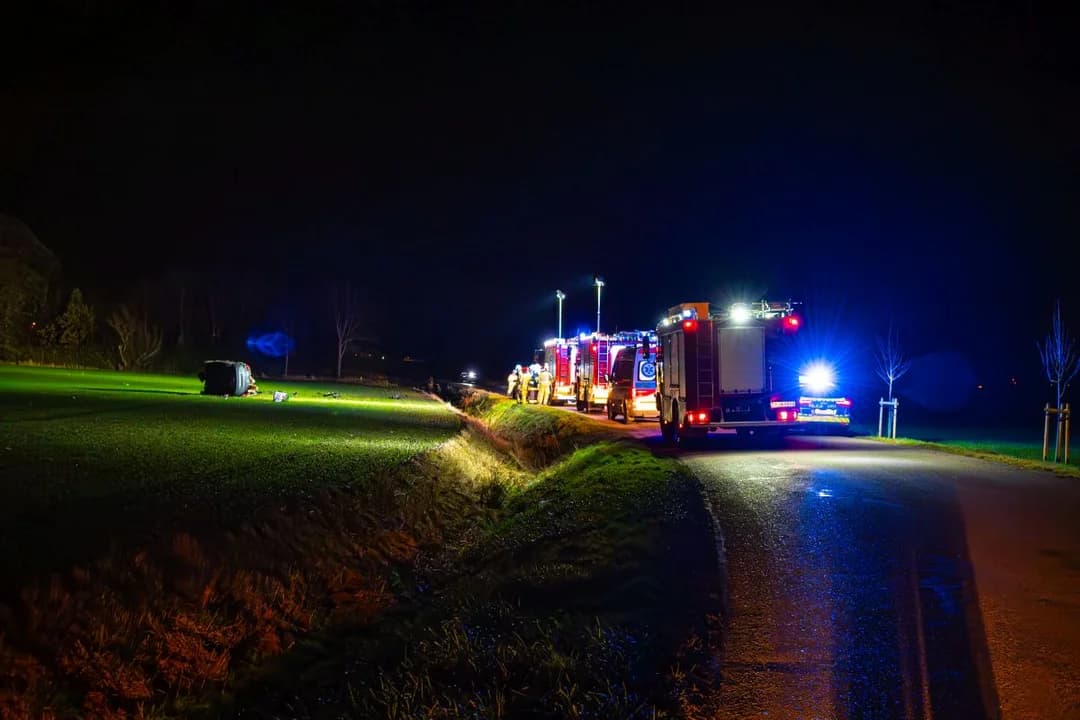 W czwwartek wieczorem służby ratunkowe onterweniowały w Roszkówku — zdjęcie 2 z 9