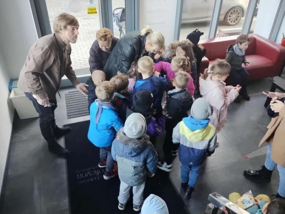 Przedszkolaki z jarocińskiego Marcinka z rogalami w redakcji Gazety Jarocińskiej — zdjęcie 5 z 10