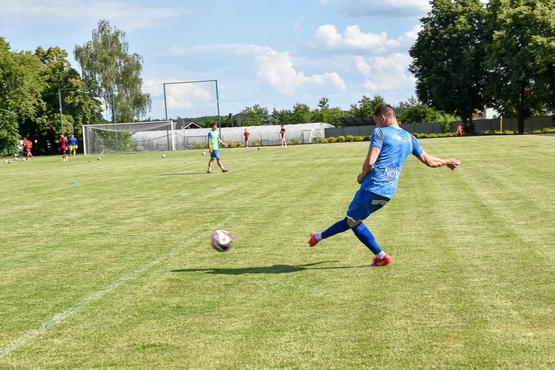 Derby powiatu jarocińskiego pomiędzy LZS-em Cielcza i Jarotą Jarocin