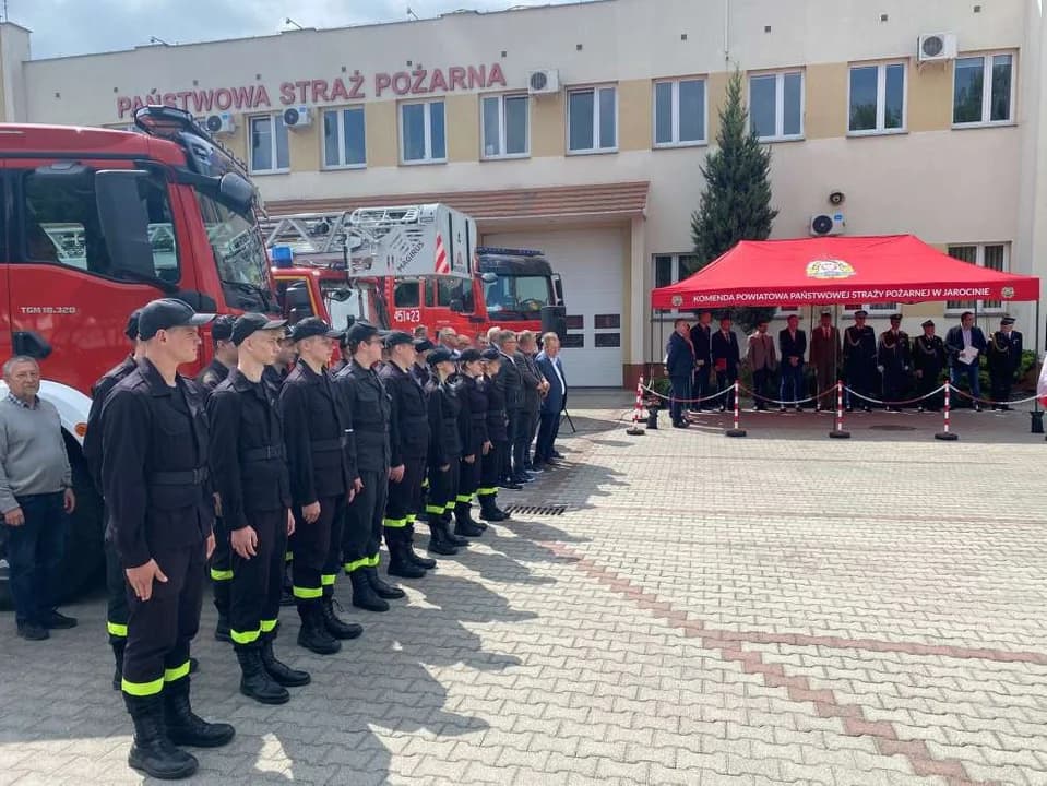 Powiatowy Dzień Strażaka w Jarocinie. Wręczono awanse i odznaczenia [ZDJĘCIA]