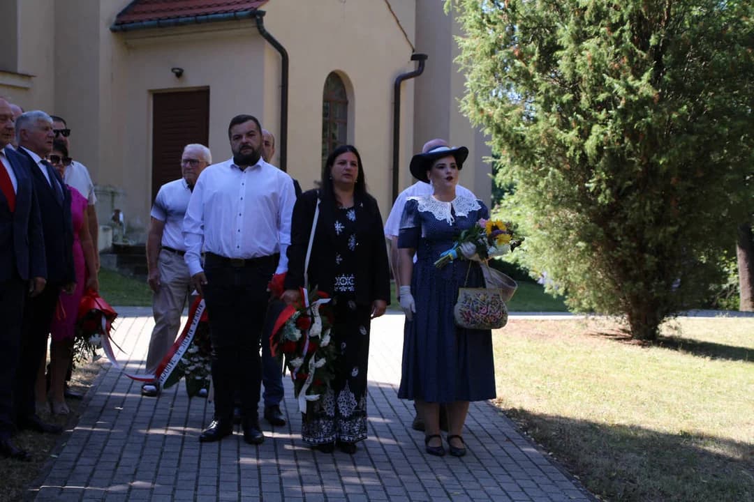 Oddali hołd bohaterom z powiatu jarocińskiego. „Mam nadzieję, że tę historię będziemy powtarzać tutaj co roku” — zdjęcie 3 z 63