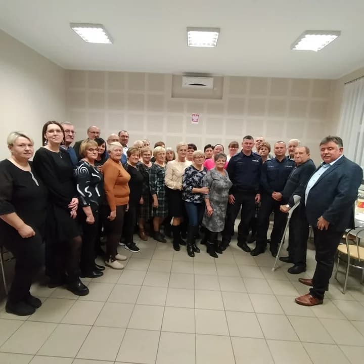 Seniorzy perfidnie okradani. Policjanci radzą, jak nie dać się oszukać