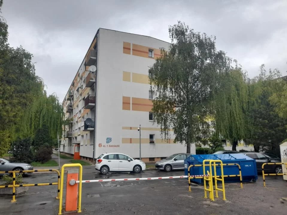 Łapała za klamki drzwi wejściowych na osiedlu w centrum Jarocina