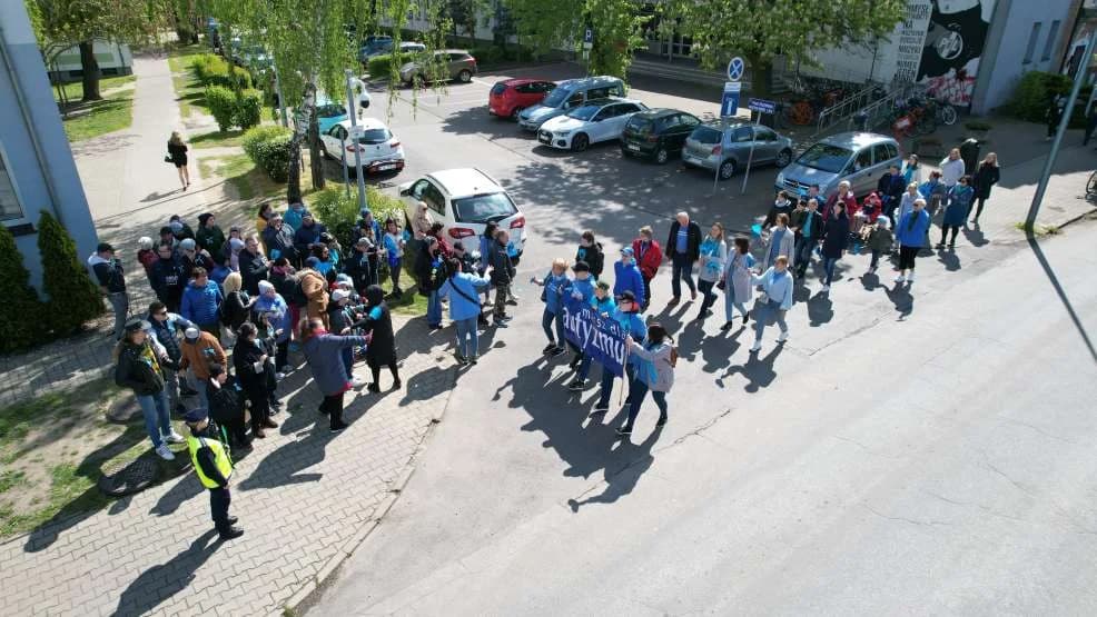 Marsz dla autyzmu w Jarocinie — zdjęcie 6 z 90