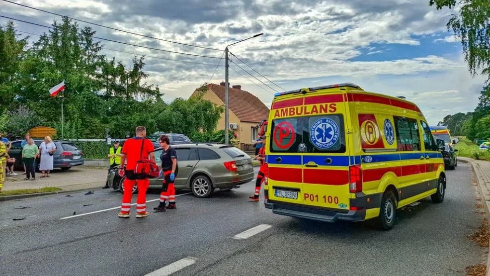 Zderzenie dwóch aut na DK11 w Witaszycach — zdjęcie 6 z 10