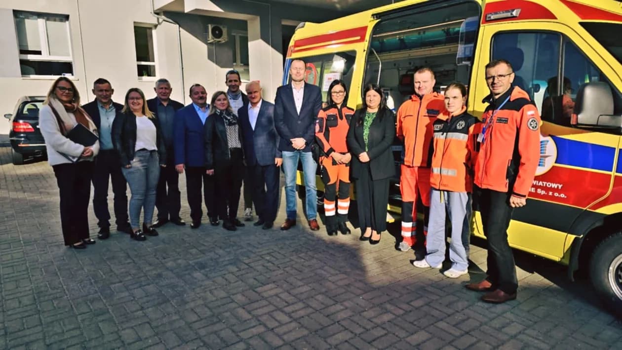 Nowa karetka transportowa dla jarocińskiego szpitala