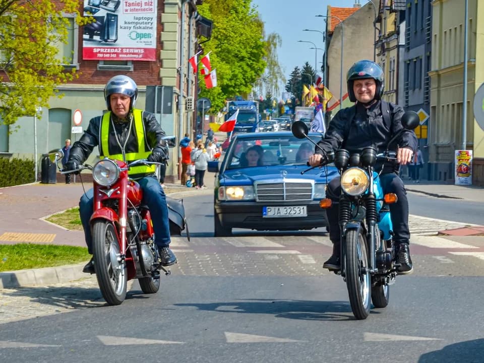 Majówka z klasykami. Pierwszy zlot pojazdów zabytkowych w Jarocinie — zdjęcie 4 z 17