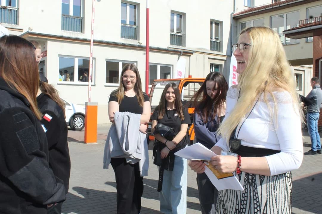Przyszli uczniowie zwiedzali Zespół Szkół Ponadpodstawowych nr 2 w Jarocinie [ZDJĘCIA] — zdjęcie 5 z 40