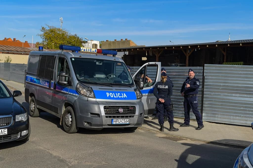 Katastrofa samolotu, uzbrojeni przestępcy i działania antyterrorystów - duże ćwiczenia policji i służb ratowniczych [ZDJĘCIA I FILM]