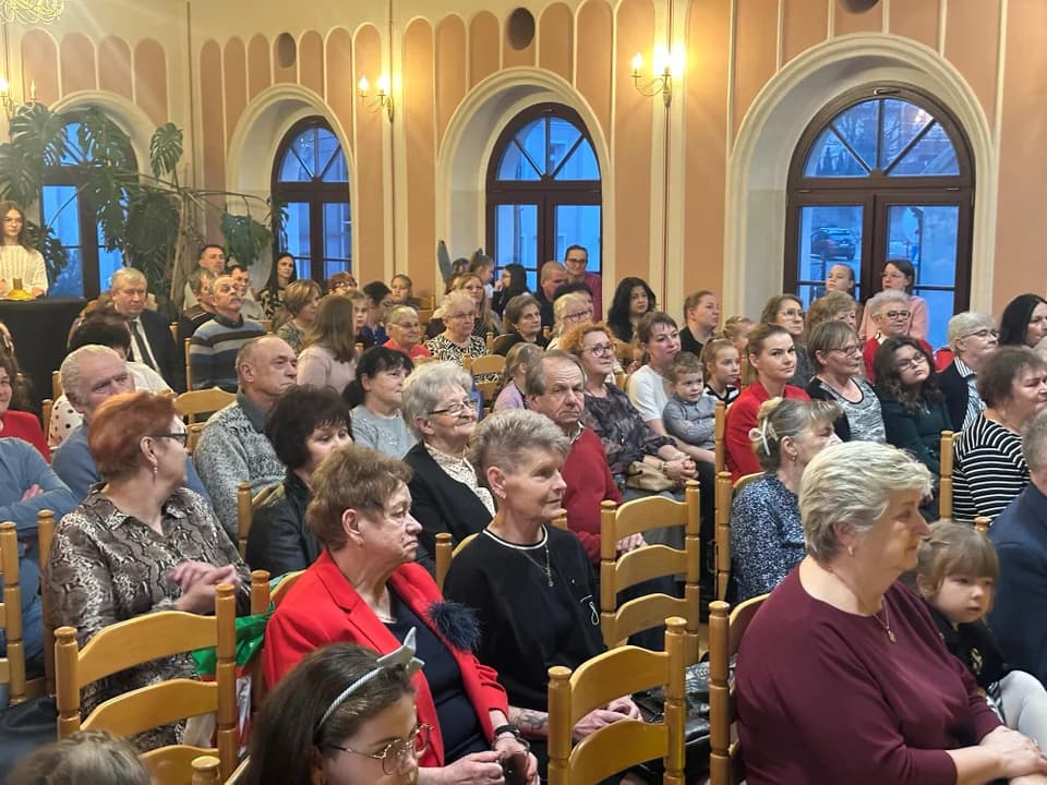 Wnuki pochwaliły się talentami, a dziadkowie świętowali! — zdjęcie 5 z 8
