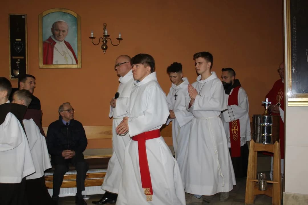 Prawie 200 osób przyjęło wczoraj sakrament bierzmowania w parafii św. Antoniego Padewskiego w Jarocinie — zdjęcie 6 z 122