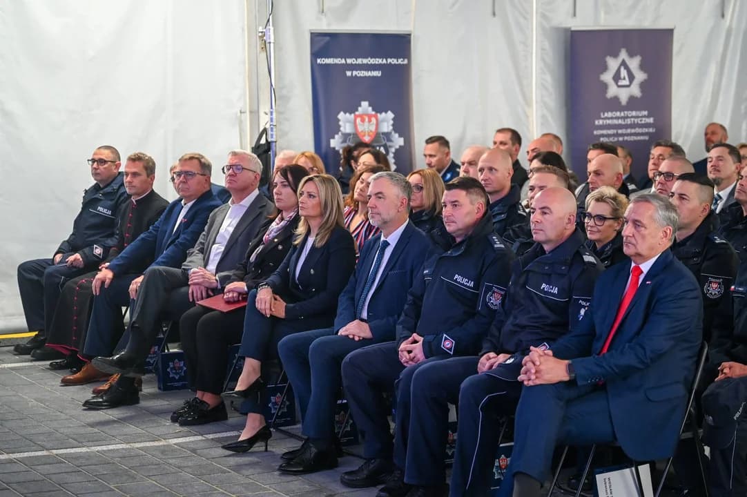 W Poznaniu otwarto najnowocześniejsze w kraju laboratorium kryminalistyczne. Będzie wspierało również policjantów z Jarocina — zdjęcie 3 z 20