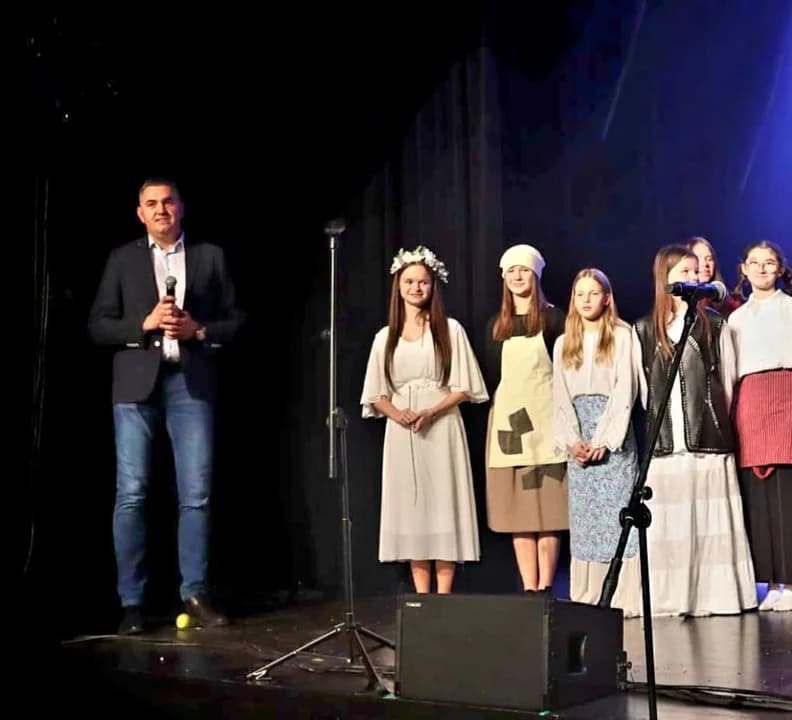 Spektakl „Dziadów” wystawiony przez uczniów i absolwentów SP nr 3 w Jarocinie — zdjęcie 6 z 26