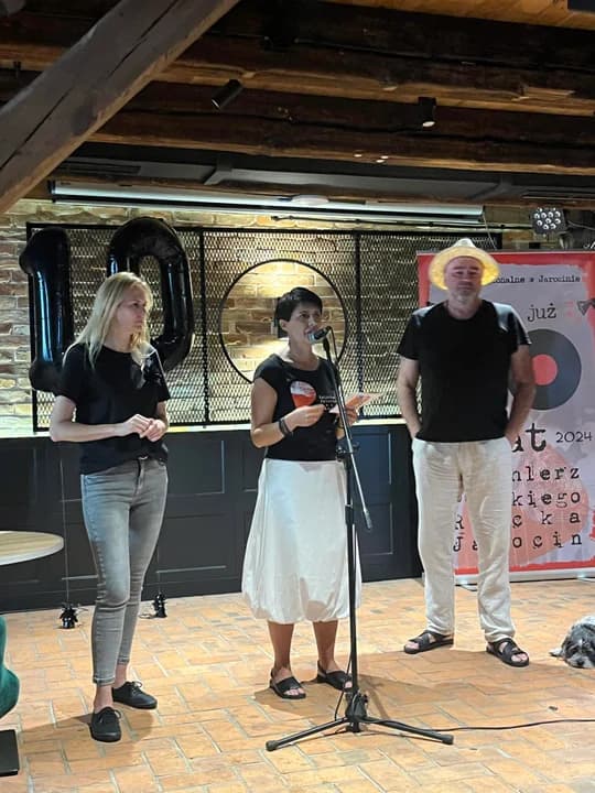 Wystawa malarstwa Tomasza Budzyńskiego w Spichlerzu Polskiego Rocka w Jarocinie [ZDJĘCIA] — zdjęcie 6 z 32