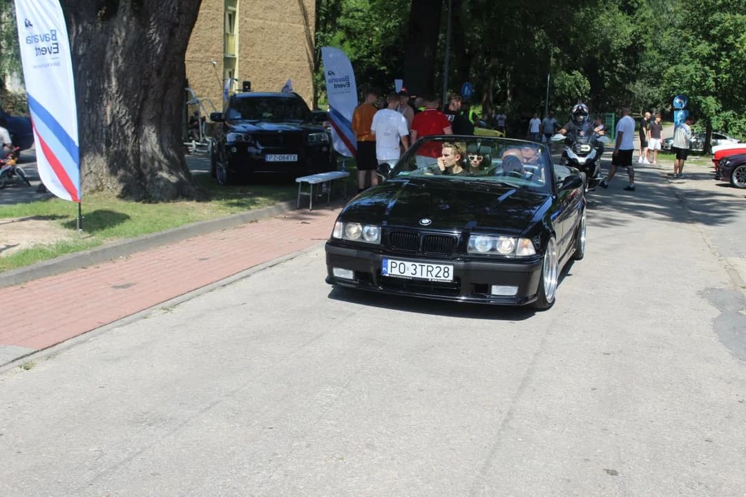 200 BMW w jednym miejscu. „Rekiny” i klasyki na Bavaria Event [ZDJĘCIA] — zdjęcie 5 z 61