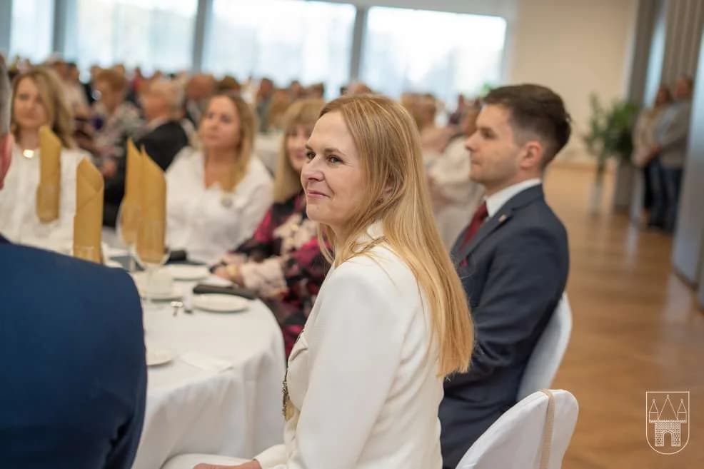 Dwa lata rządów - jaką ocenę dają burmistrzowi mieszkańcy, jaką radni? Jest piątka, ale i jedynka...