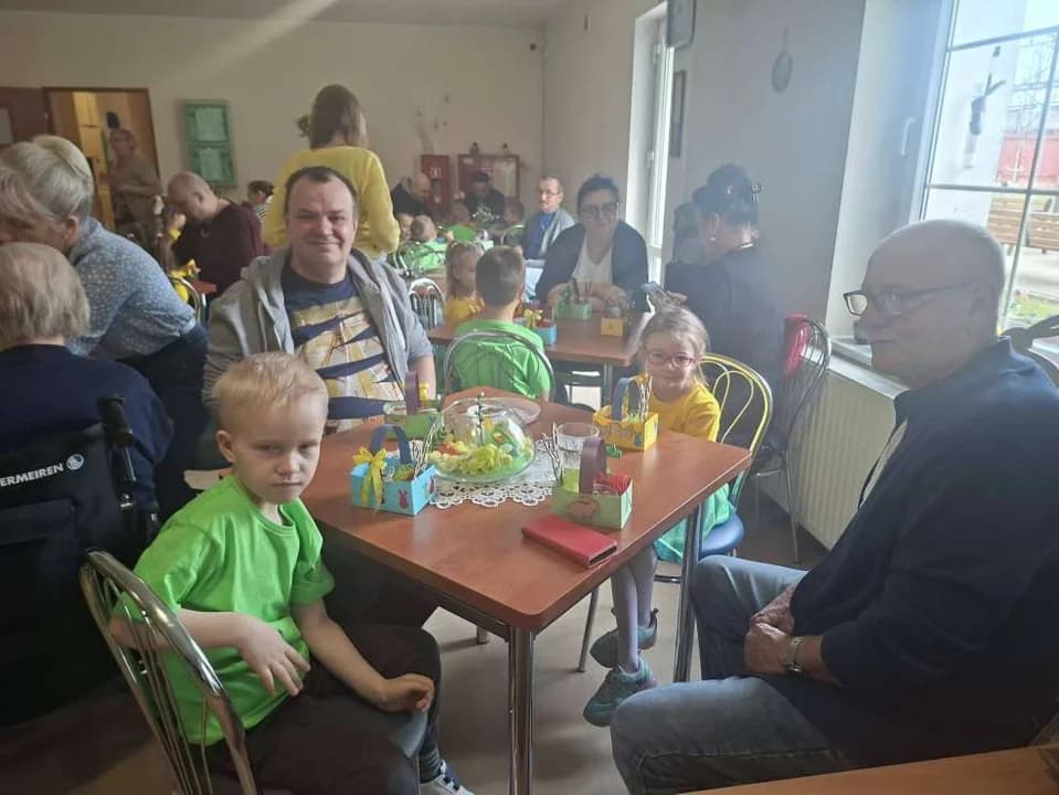 Wielkanocne przedstawienie przedszkolaków z jarocińskiej "Poziomki” — zdjęcie 4 z 22