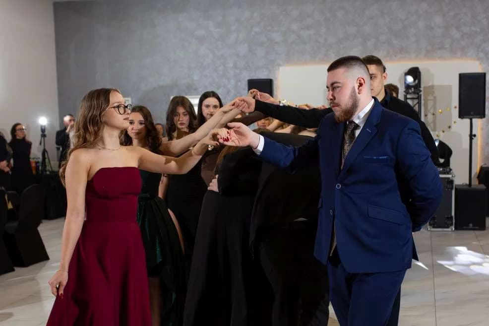 Studniówki 2026. Pierwsi bawili się maturzyści z Akademii Dobrej Edukacji [ZDJĘCIA] — zdjęcie 3 z 12