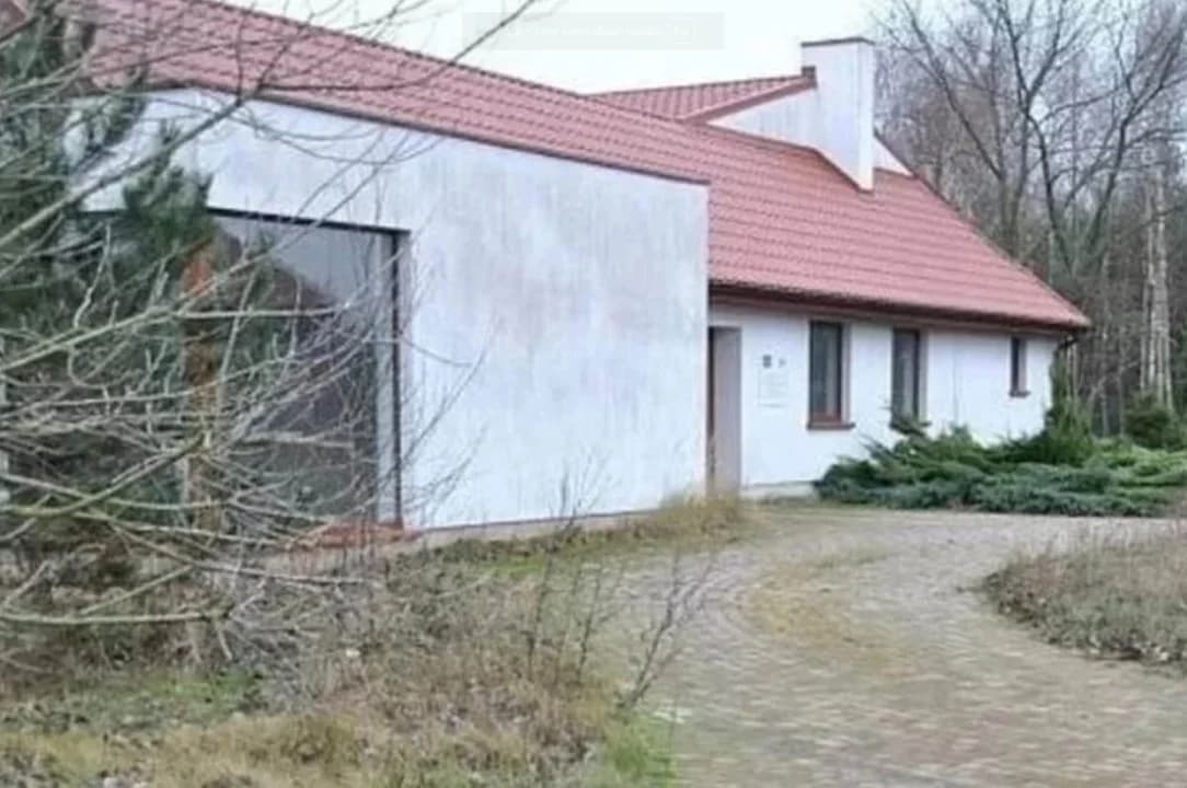 Pięknie położony dom z działką znów na sprzedaż. Rusza kolejny przetarg — zdjęcie 2 z 16