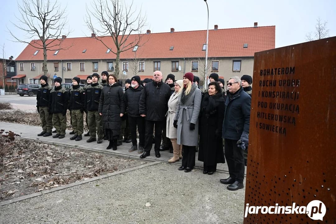 81. rocznica wyzwolenia Jarocina. Złożenie kwiatów przy Skwerze Pamięci w Jarocinie