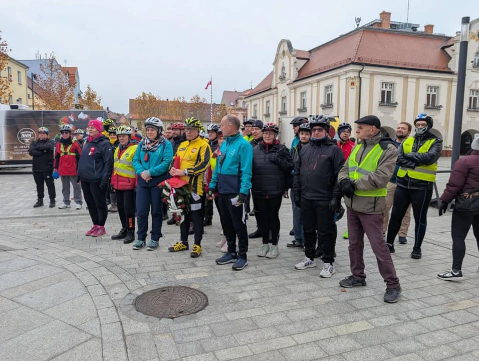 107 kilometrów dla Niepodległej. Sztafeta z RoweLOVE Jarocin wyruszyła z rynku [ZDJĘCIA] — zdjęcie 4 z 72