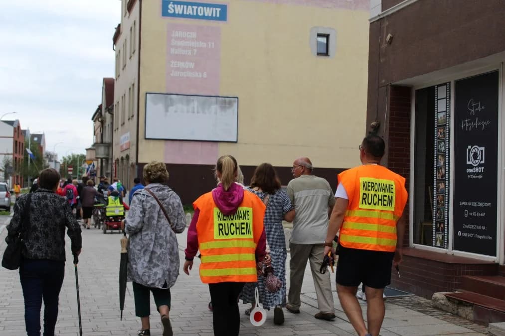 Grupa biało-zielona jest w drodze z Jarocina na Jasną Górę [ZDJĘCIA]