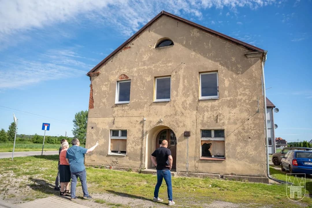 W budynku tak zwanego „szpitalika” przy ulicy Zapłocie w Jarocinie, mają z kolei powstać mieszkania czynszowe.