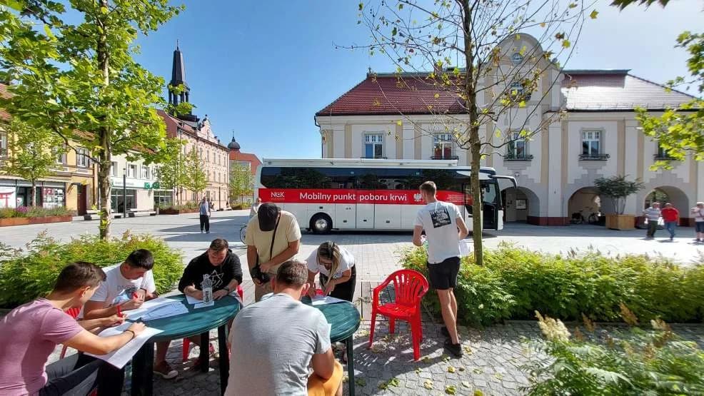 Akcja oddawania krwi na jarocińskim rynku — zdjęcie 3 z 5
