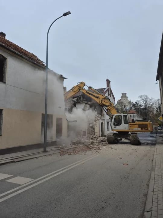 W Żerkowie wyburzyli budynek, żeby mogła powstać nowoczesna biblioteka [ZDJĘCIA, WIDEO] — zdjęcie 2 z 6