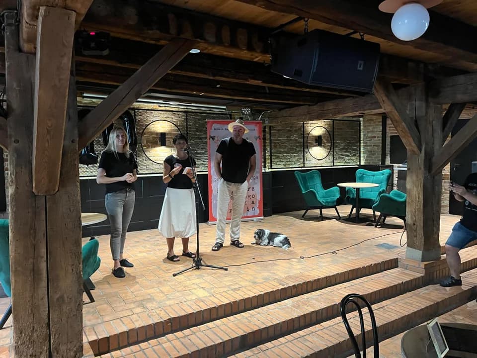 Wystawa malarstwa Tomasza Budzyńskiego w Spichlerzu Polskiego Rocka w Jarocinie [ZDJĘCIA]