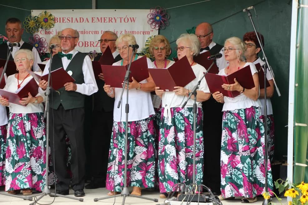 IX Biesiada Seniorów w Strzyżewie. "Choć jestem seniorem, to żyję z humorem" — zdjęcie 4 z 178