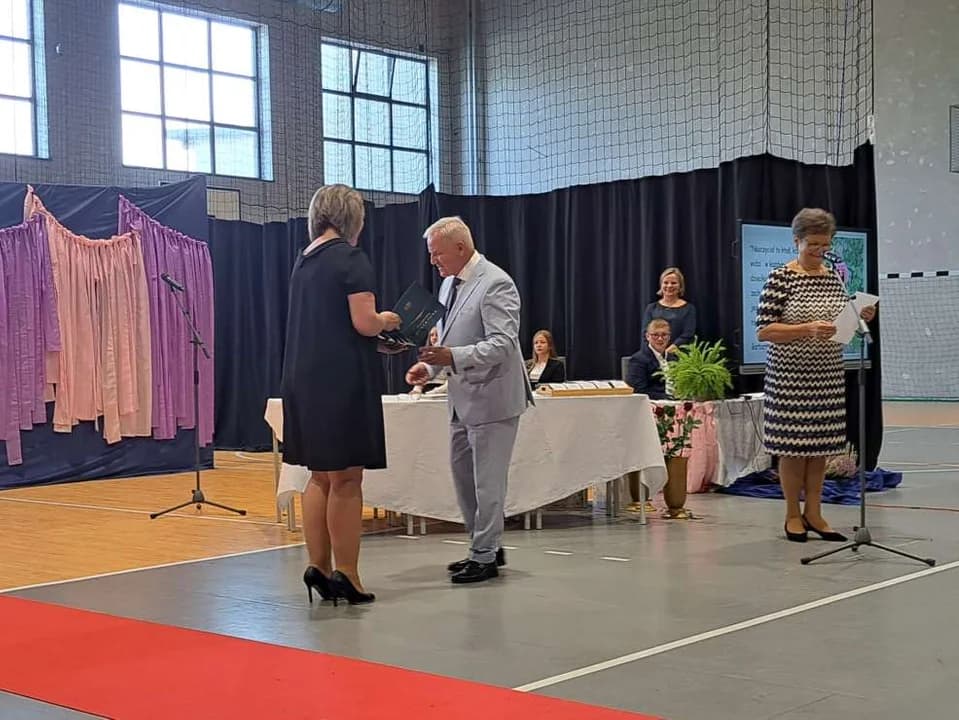 Nagrody z okazji Dnia Edukacji Narodowej w Jarocinie wręczono na jubileuszu szkoły nr 5